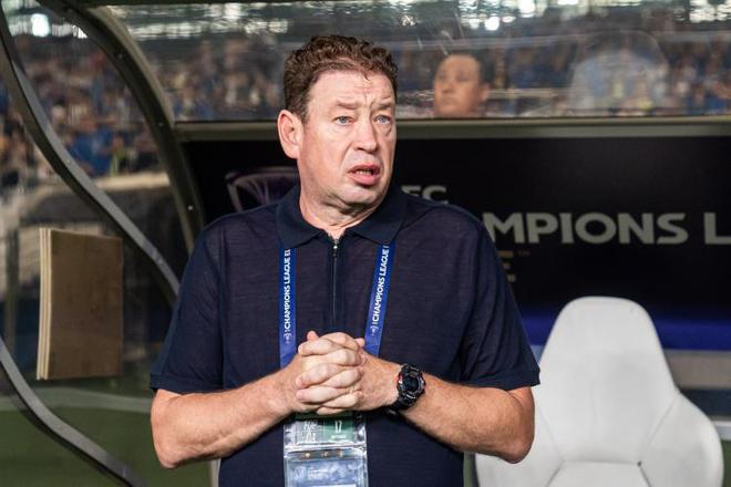 記者談足協(xié)杯上海德比：申花專注聯(lián)賽，避免三線作戰(zhàn)。