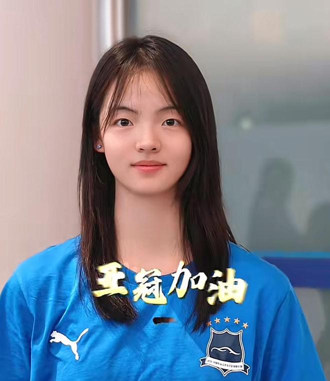 武漢女足姜晨璟，踢防守位反差大，自小如此。