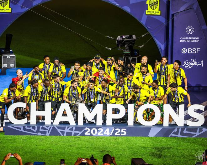 沙特聯(lián)賽收官：吉達(dá)聯(lián)合奪冠，晉級(jí)亞冠聯(lián)賽。新月、吉達(dá)國民同入。