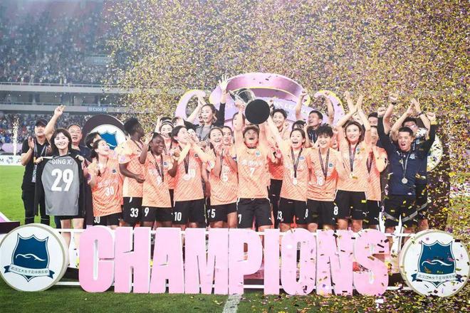 陳晨接棒丁旋，頂上登頂亞冠！武漢女足榮耀接力！