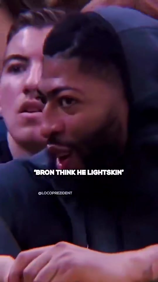 2020奪冠年的詹姆斯在場(chǎng)邊和濃眉笑得這么開(kāi)心