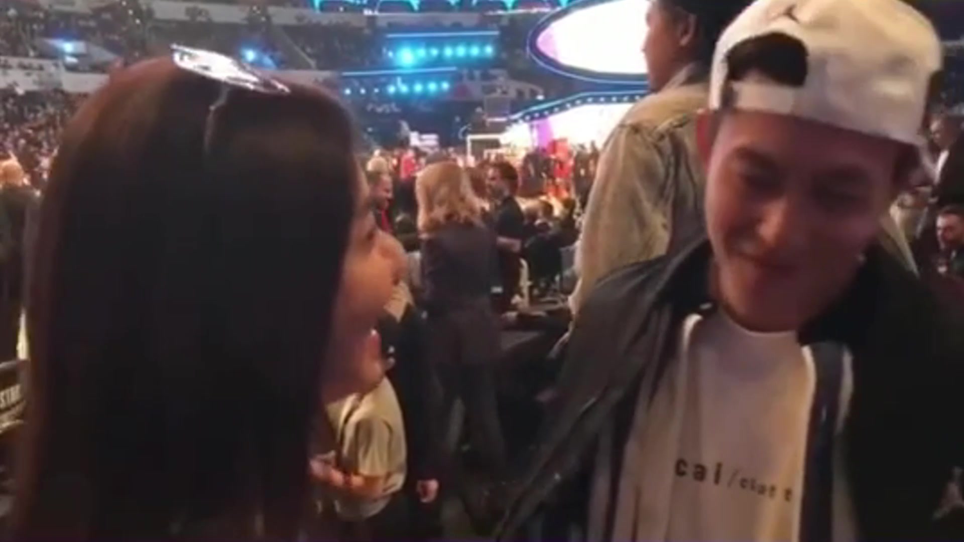 美娜早年采訪陳冠希名場面我和你一樣喜歡勒布朗和威少