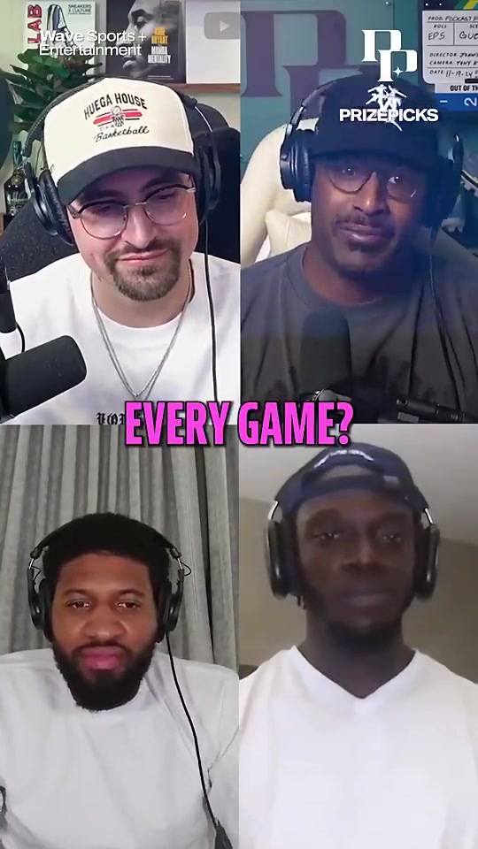 真敢說啊喬治此前詹姆斯指揮交通時(shí)經(jīng)常走步但裁判都不管