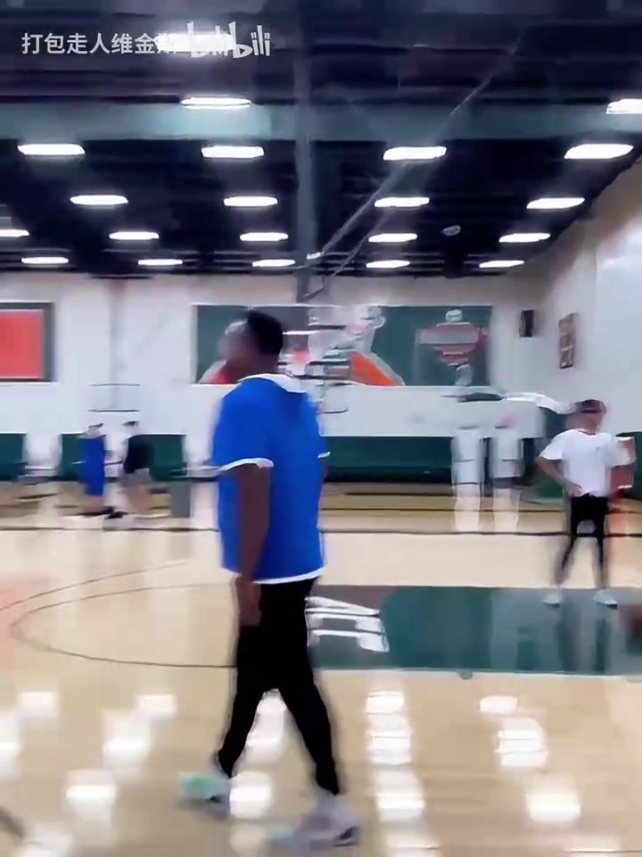 寸頭湯真是回憶滿(mǎn)滿(mǎn)啊克萊和拉塞爾最近的合練視頻