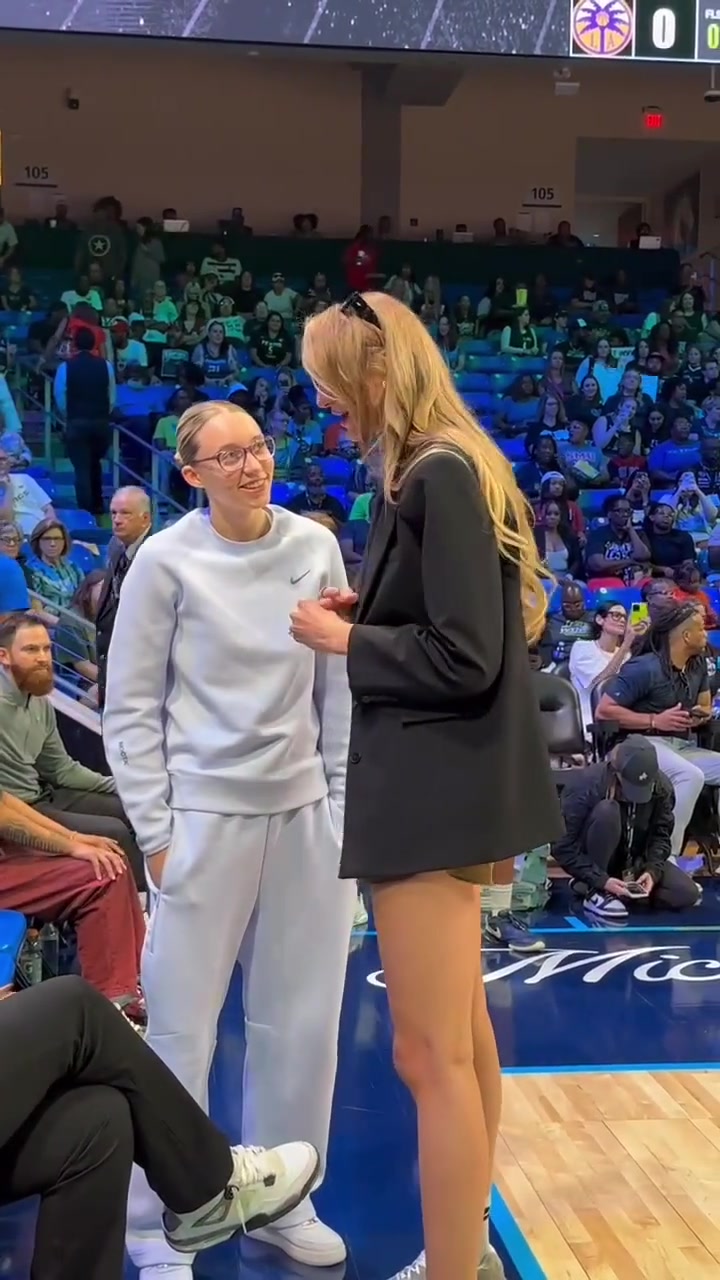 狀元佩奇和布林克站著嘮嗑 庫(kù)里教妹這大長(zhǎng)腿屬實(shí)逆天