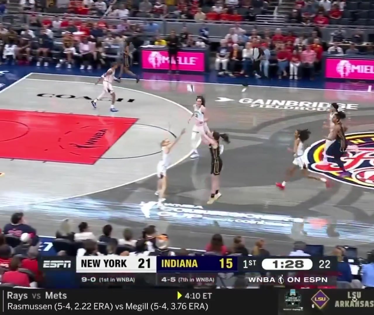 女版庫(kù)里克拉克40秒內(nèi)連中三個(gè)Logo Shot