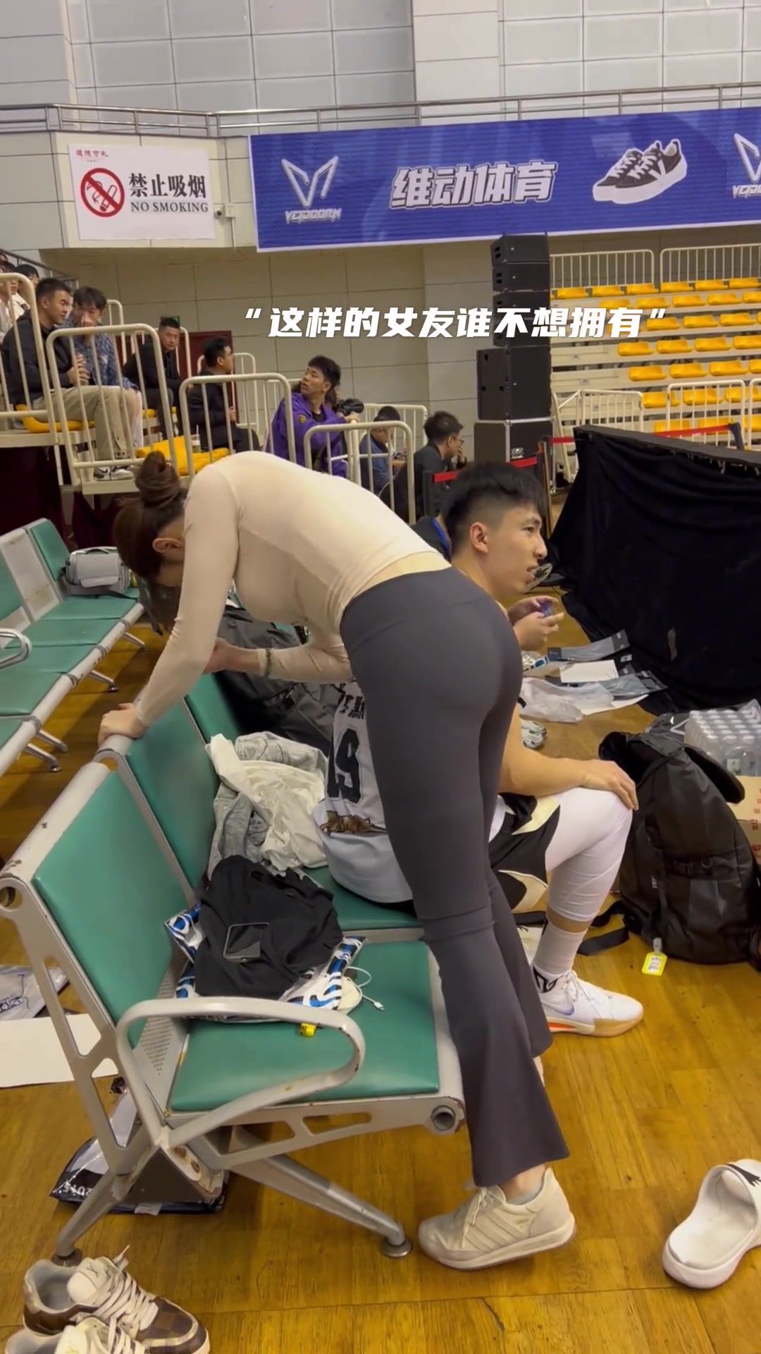 有這樣的女朋友真幸福不僅貼心這身材到哪都是頂級(jí)