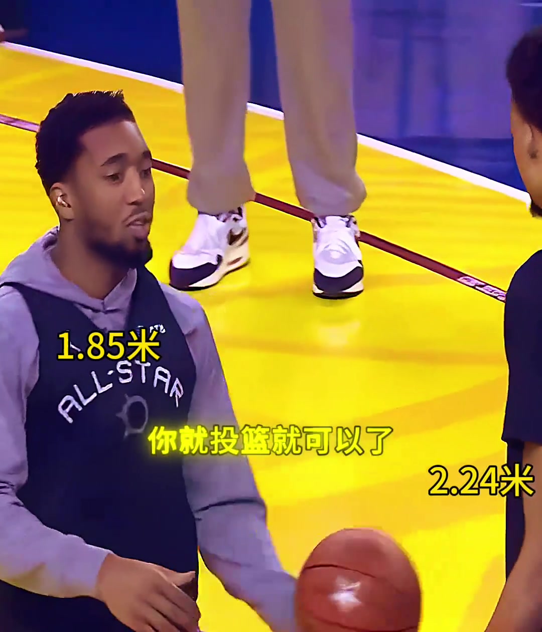 這怎么防米切爾1米85視角體驗防守文班亞馬