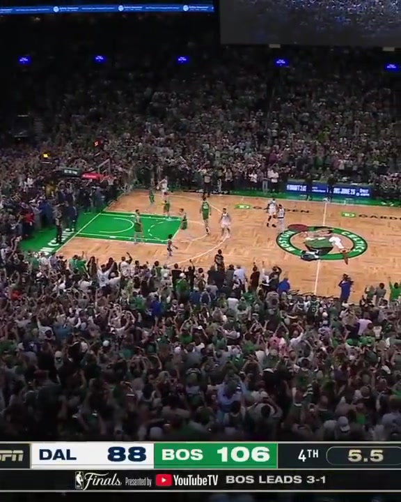 綠色狂歡去年的今天凱爾特人擊敗獨(dú)行俠奪得隊(duì)史第18冠