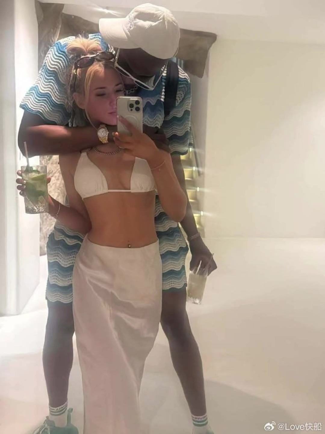 凱瓊斯帶女友度假女友這身材顏值堪稱頂級(jí)