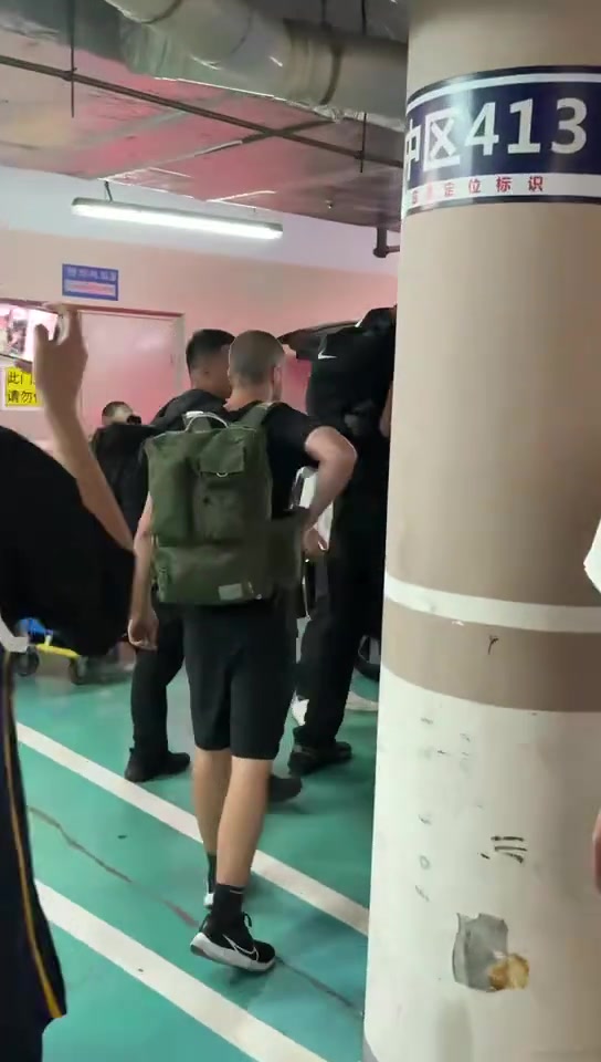 高僧文班抵達北京 球迷們大喊go spurs go