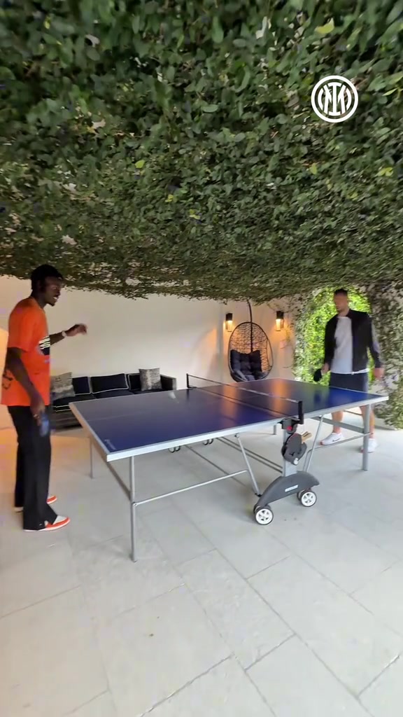 實(shí)拍德弗里和比塞克打乒乓球網(wǎng)友請(qǐng)求出戰(zhàn)