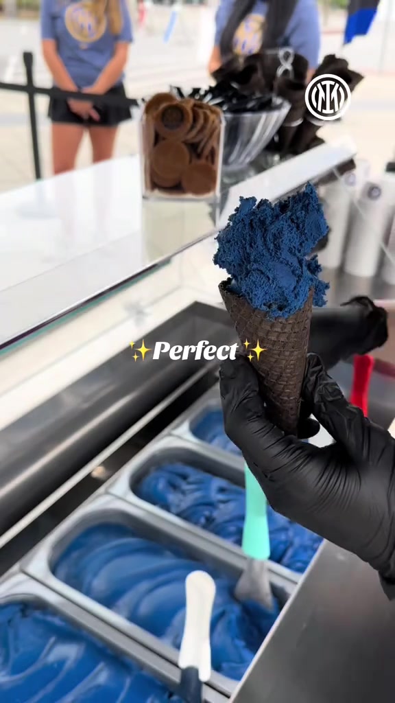 直流口水網(wǎng)友真想嘗嘗藍黑冰淇淋究竟有多美味