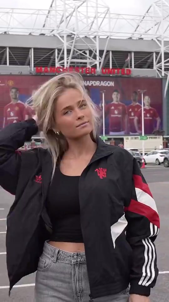 真材實料原來曼聯(lián)女球迷都是如此的豪邁大方