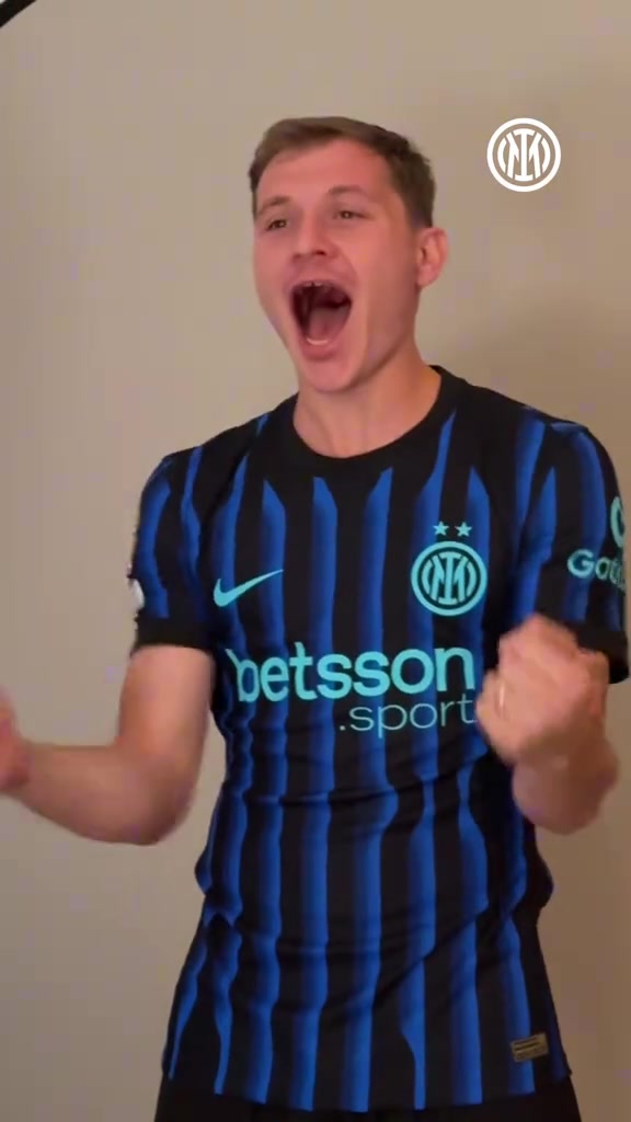 收拾心情再出發(fā)藍黑眾將拍攝世俱杯定妝照