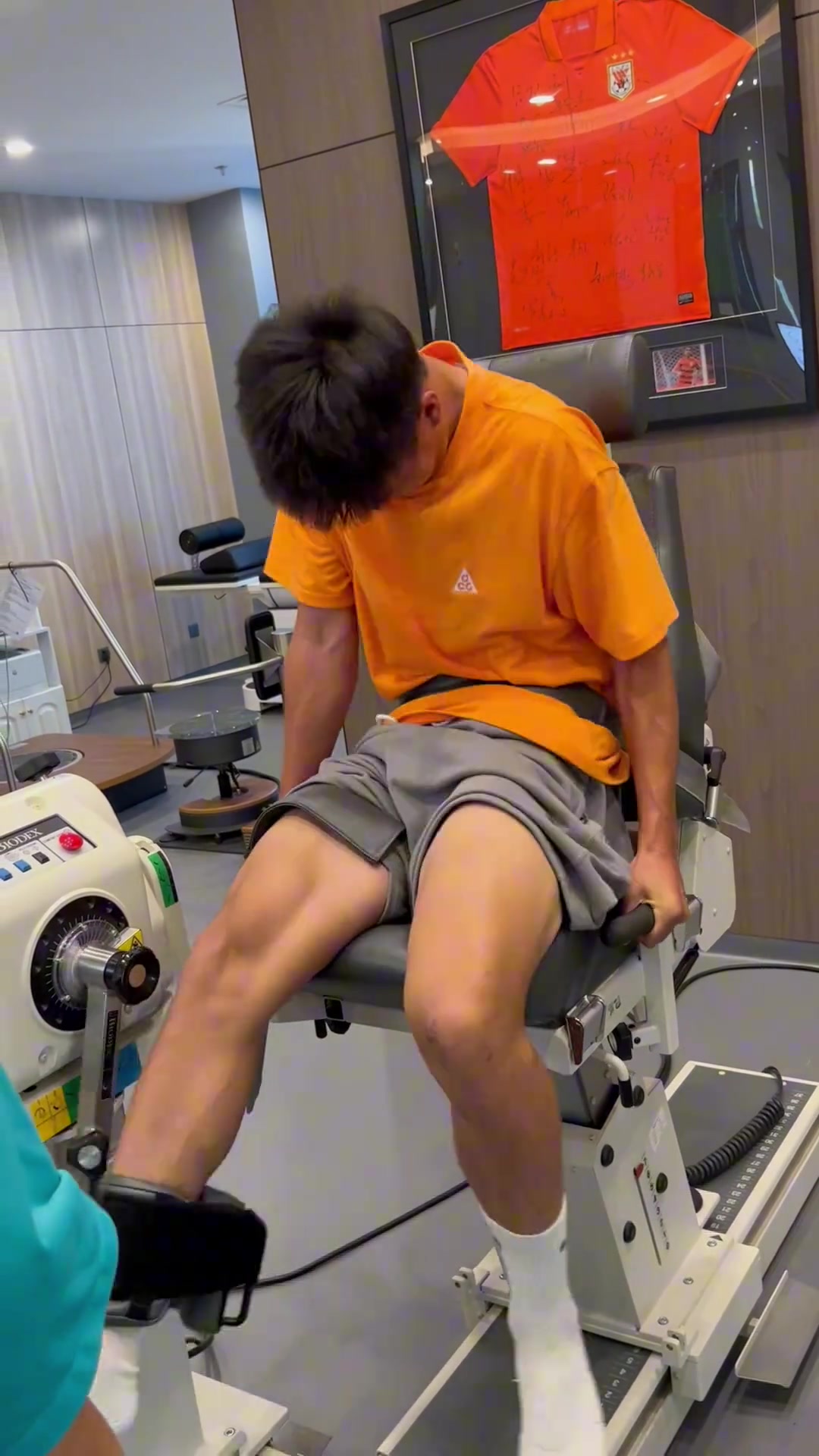 19歲彭嘯的等速肌力測(cè)試接近滿分這是泰山隊(duì)未來的后防大閘啊