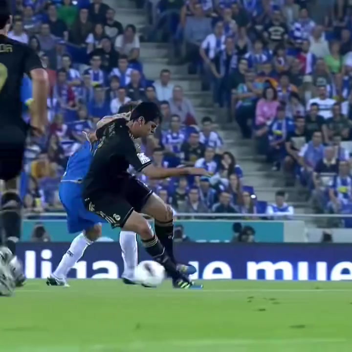 今天看到一個(gè)有趣的評(píng)論卡卡就像是三國(guó)時(shí)期的趙云又帥又能打