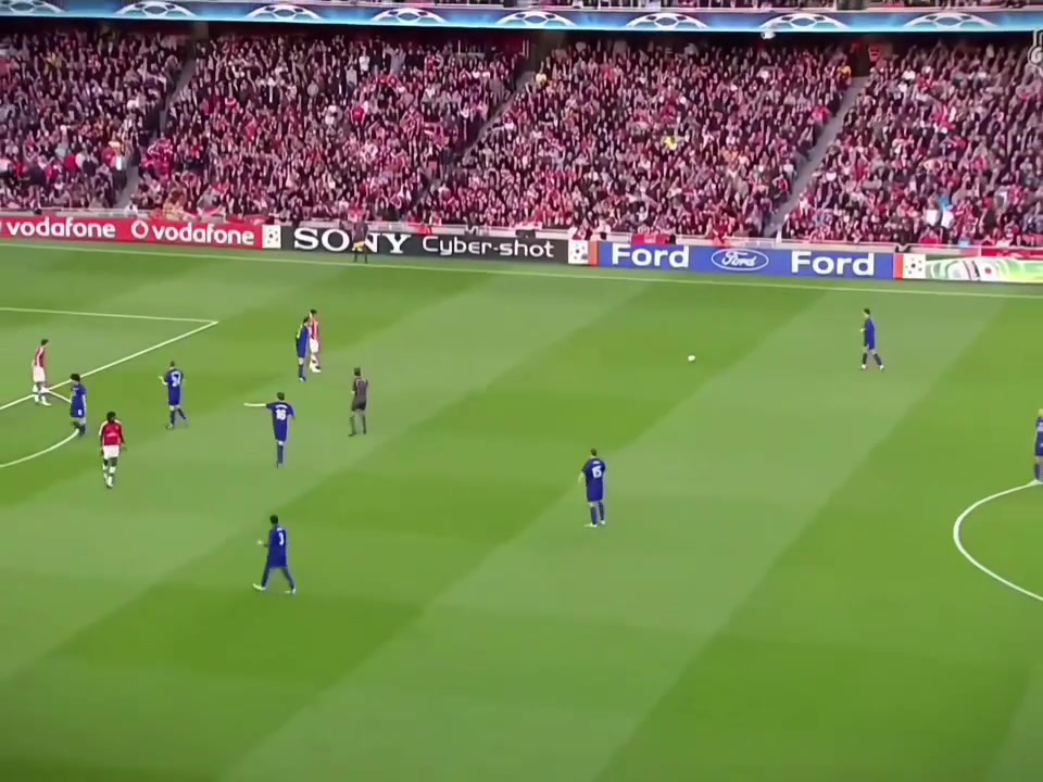 上一秒解說這球?qū)羅來說太遠了下一秒OMG這是人