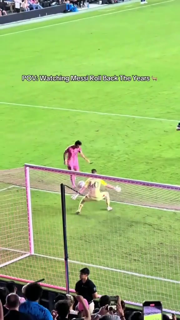 老一輩藝術家的從容梅西這一招現(xiàn)役沒幾個球員能做到了