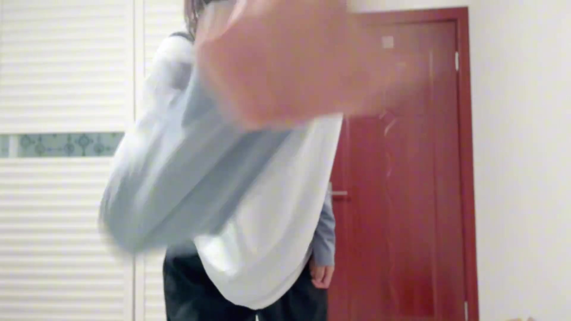 現(xiàn)在高中女足都玩得這么花啊小女孩拿著皮鞭是準備干啥