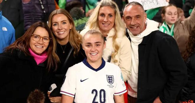 瑞士物價高，英女足自掏腰包助家人觀歐錦賽。