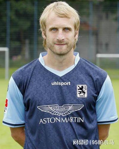 35歲退役玻璃人，未為拜仁出場，同城死敵效力9年