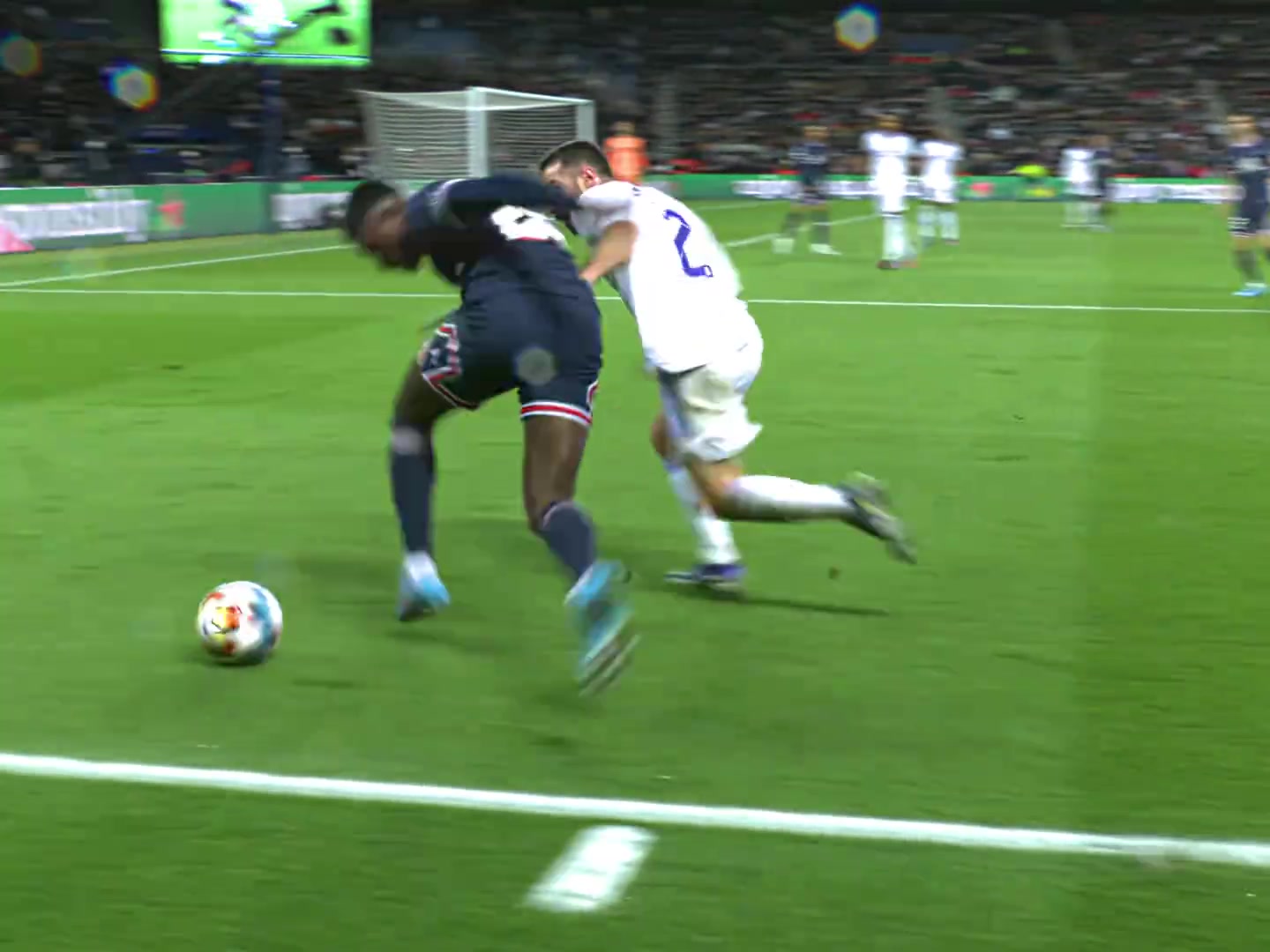 世一左名不虛傳面對(duì)皇馬雙人防守門德斯絲毫不怵