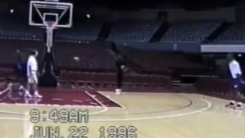 科比選秀前在快船試訓的視頻沒想到快船沒看上