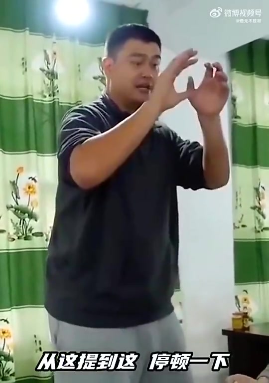姚明為什么罰球這么準(zhǔn)聽聽姚明在飯桌上是怎么說(shuō)的