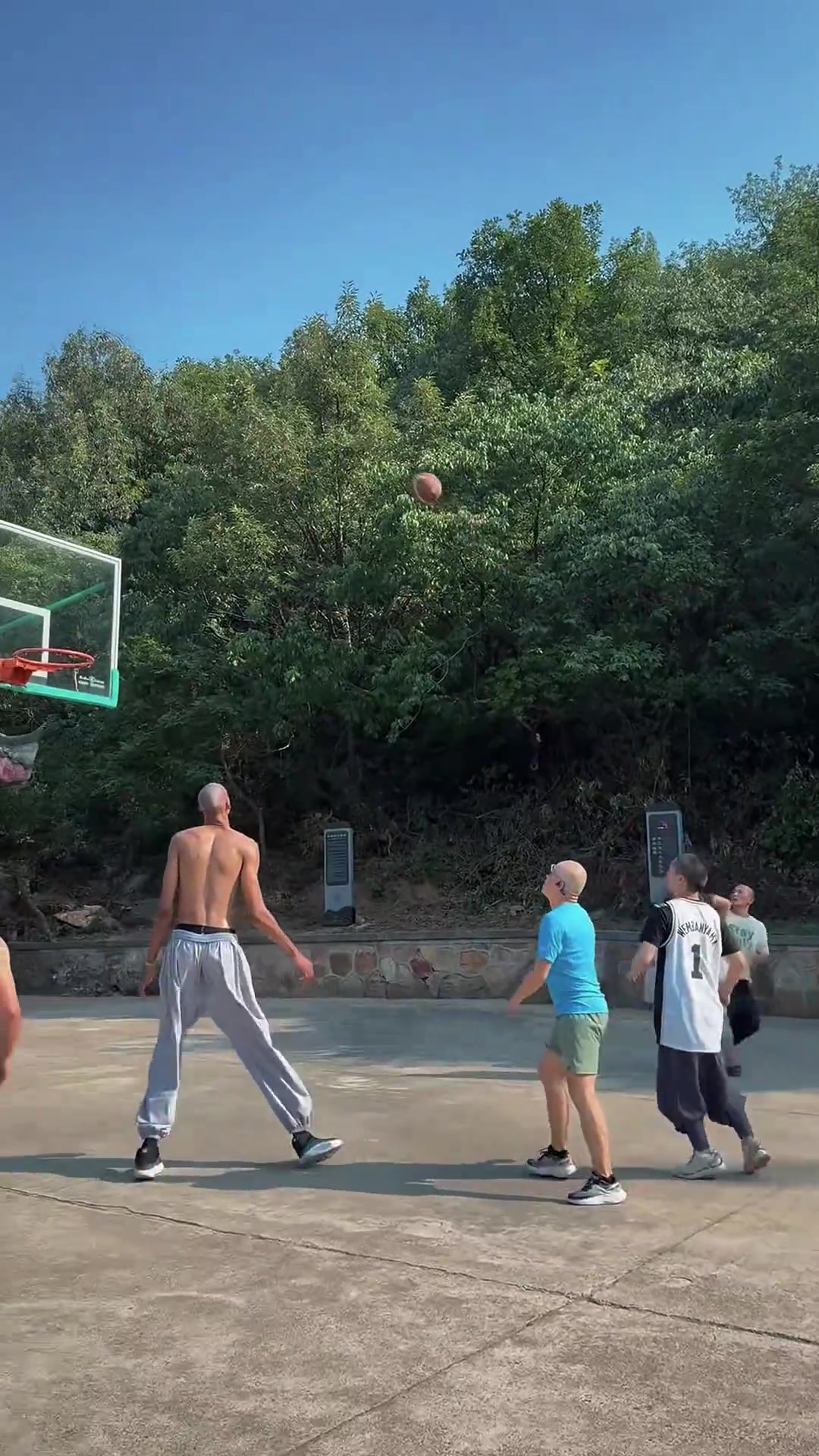 文班也是好起來了打上水泥地了哈哈哈哈