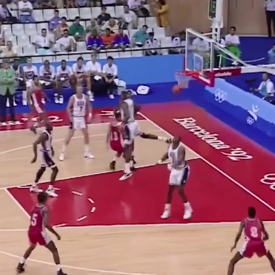 喬丹魔術(shù)師奧運(yùn)夢(mèng)幻配合這倆人等同聯(lián)盟現(xiàn)役的誰