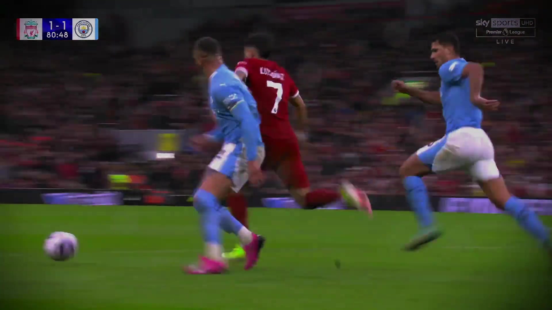 太猛了面對沃克與羅德里雙人防守迪亞斯就這樣過掉了他們....