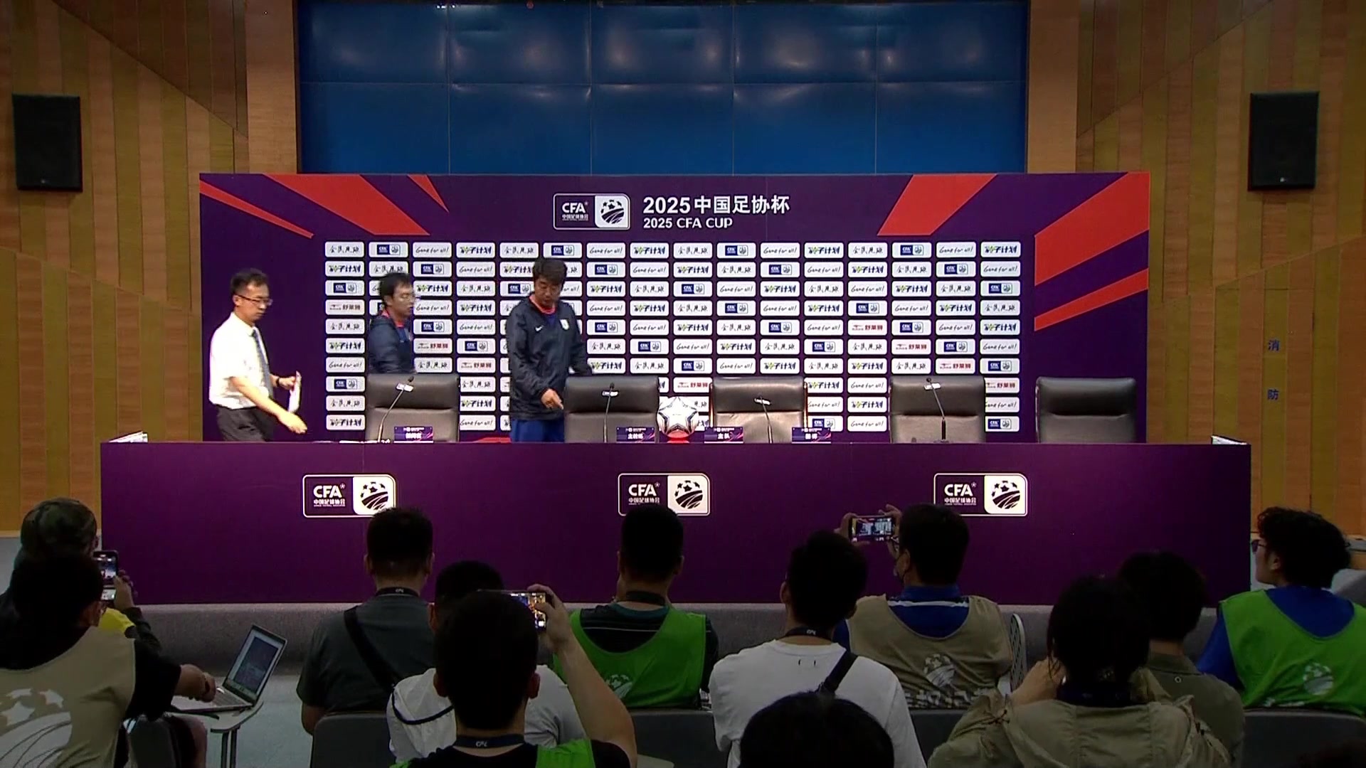 崔康熙再次缺席發(fā)布會(huì)助教也是出席1分30秒后火速離場(chǎng)