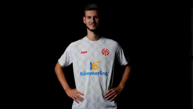 德天克勞斯將租借加盟科隆，談判進展順利。