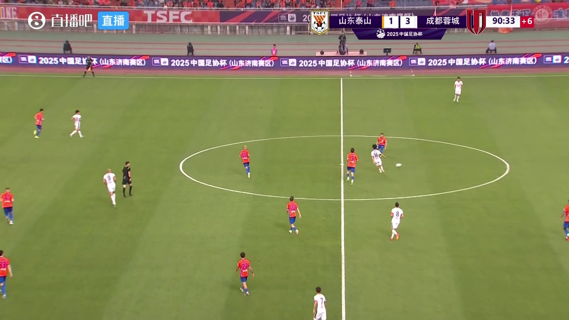 忍無(wú)可忍泰山球迷下課崔康熙的喊聲響徹濟(jì)南奧體中心