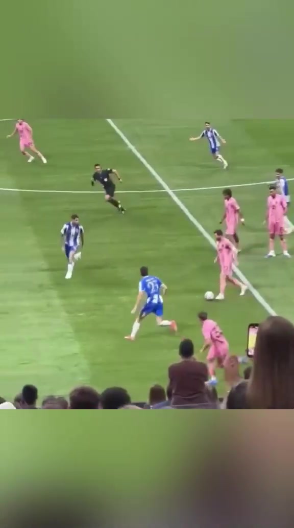 真的太拼了梅西中場倒地放鏟攔截拿到球權