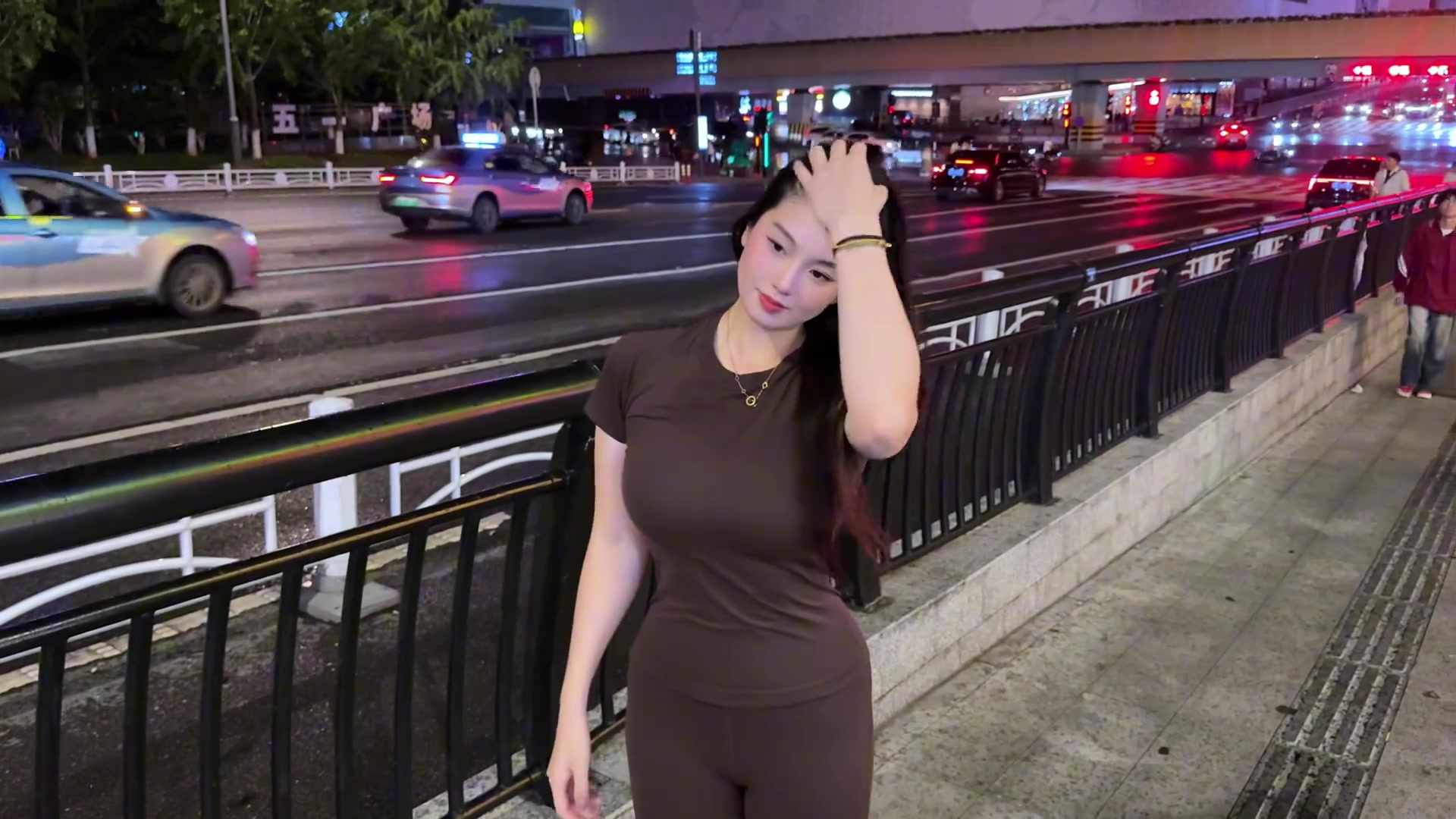 曼妙身姿韻悠揚(yáng)國(guó)產(chǎn)卡戴珊的肘子姐出門逛街魅力這一塊