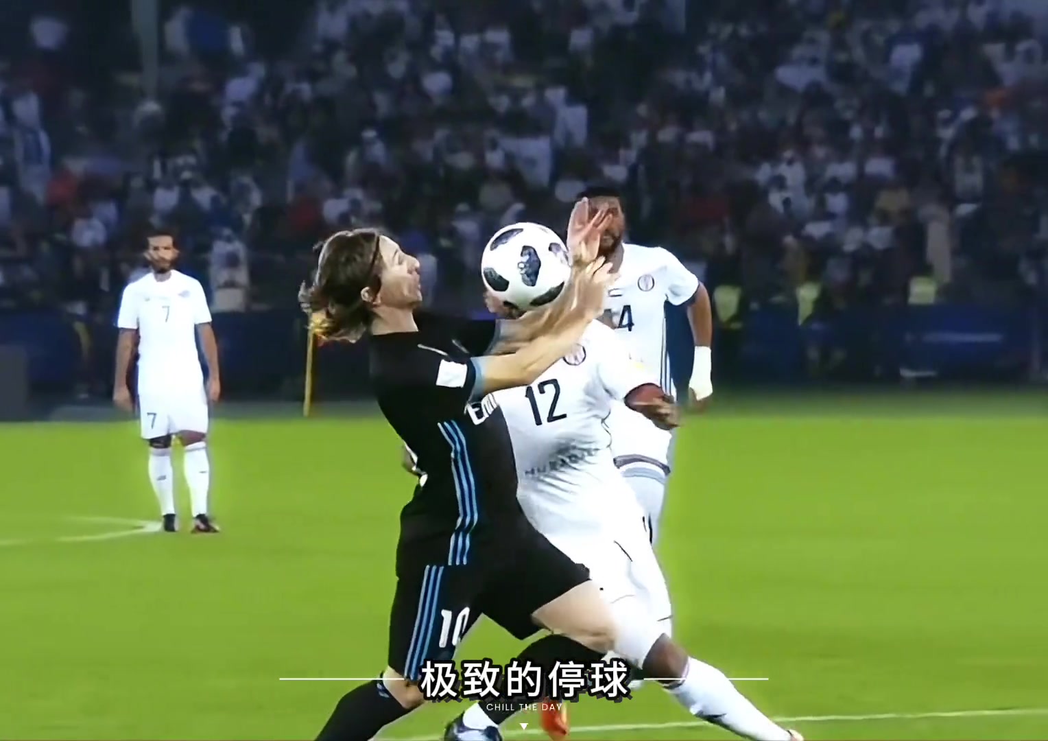 皇馬傳奇中場一分鐘告訴你什么是魔笛足球藝術(shù)