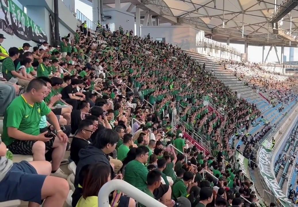 第十二人實拍北京國安近六千名球迷遠(yuǎn)征大連梭魚灣