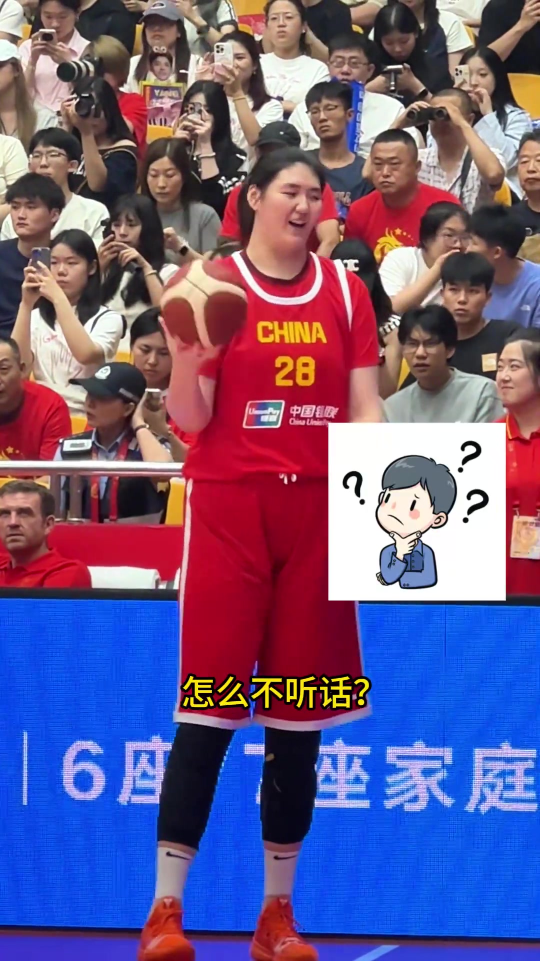 庫(kù)里都不會(huì)轉(zhuǎn)球感受一下張子宇的手指有多靈活