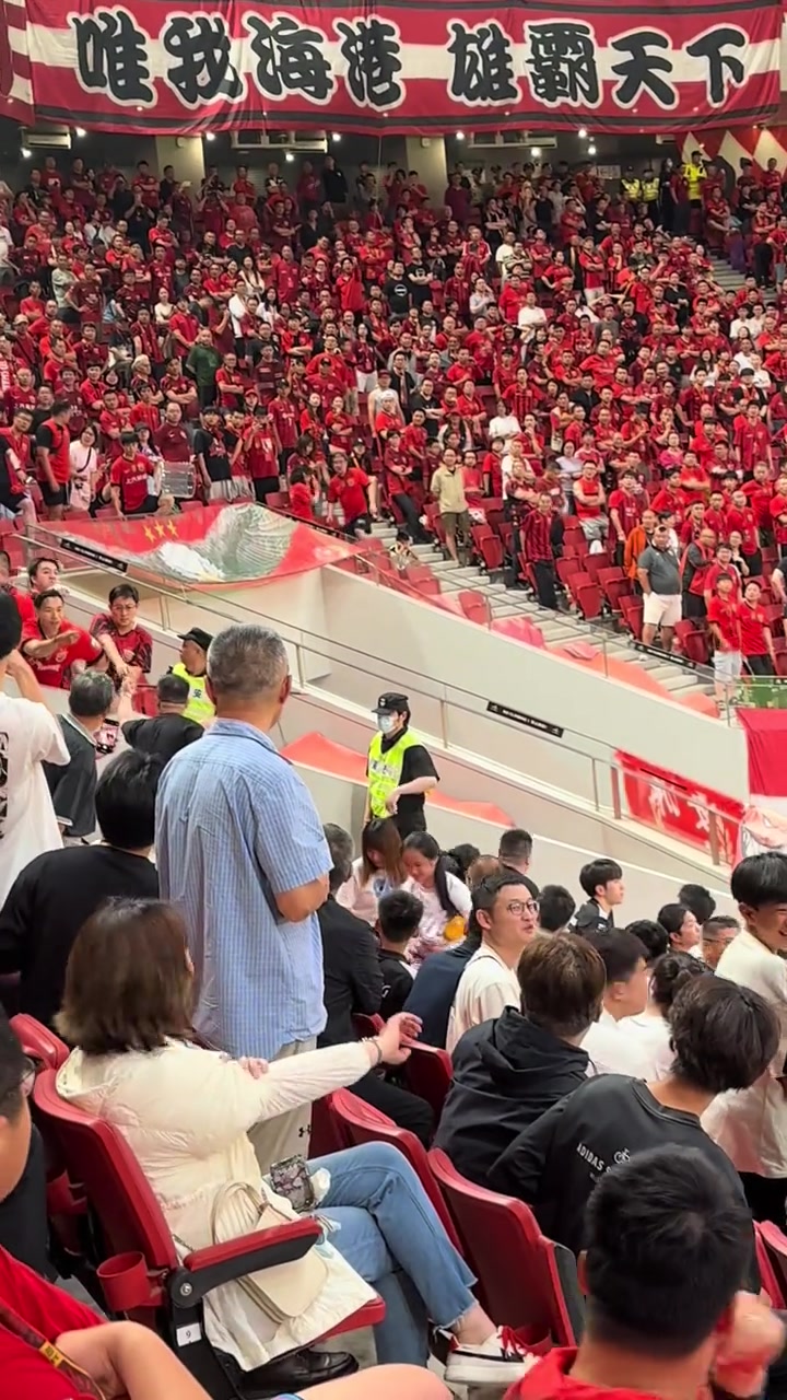 網(wǎng)友實(shí)拍申花球迷是真的多一進(jìn)球臥底全出來了