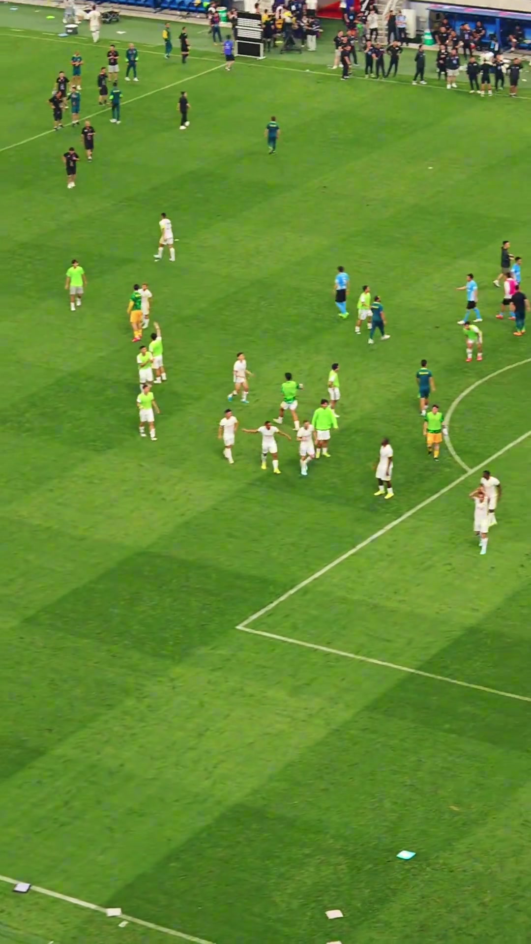 驚險晉級實拍國安賽后謝場國安遠(yuǎn)征球迷高喊侯森NB