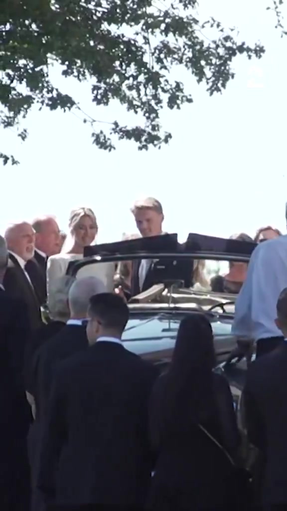 阿森納隊(duì)長(zhǎng)結(jié)婚啦厄德高的老婆金發(fā)碧眼真漂亮呀