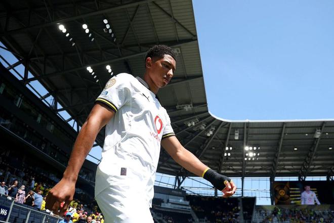 貝林厄姆兄弟多特首秀首球，傳承榮光。