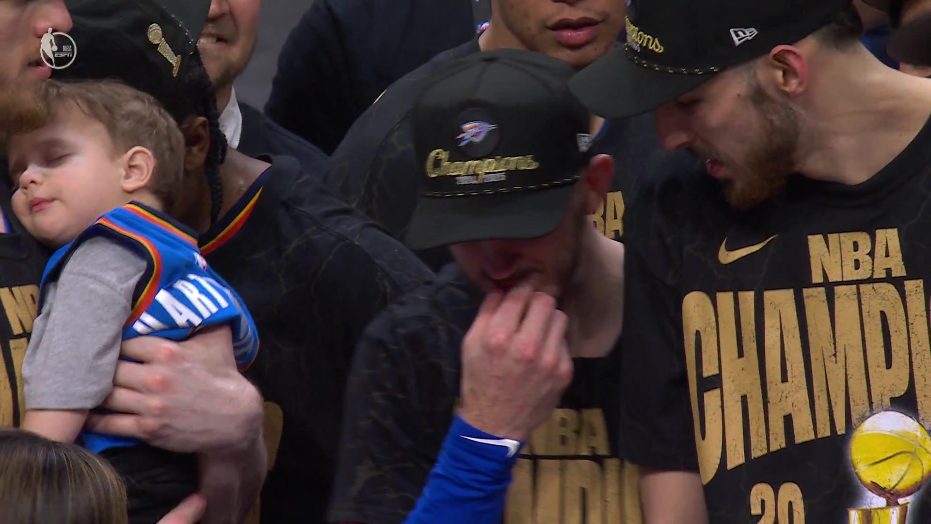 冠軍基因奪生涯第二冠的卡魯索頒獎儀式上接受全場球迷歡呼