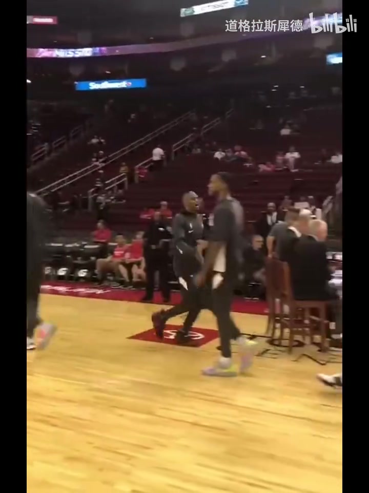 這下雷霆三少全在火箭打過(guò)球了威少哈登還會(huì)回火箭嗎