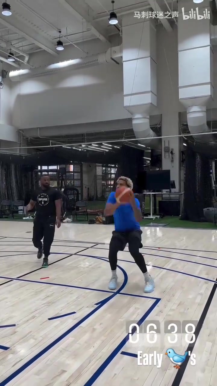 專注于外線投籃索漢近期訓練視頻這投籃越來越好了