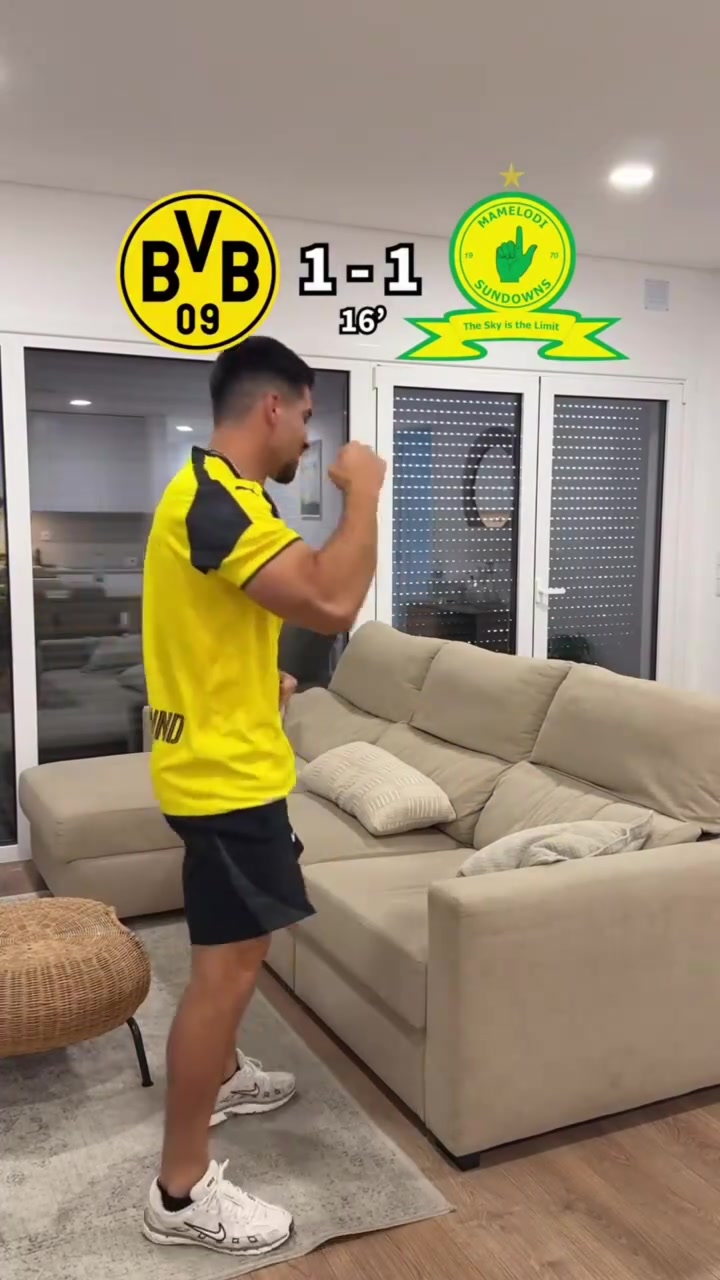 太真實了球迷惡搞多特球迷看球隊vs馬梅洛迪日落現(xiàn)狀