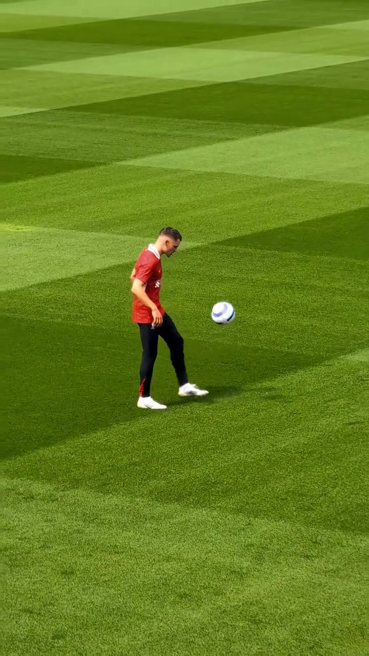 登貝萊落淚維爾茨在安菲爾德球場首秀價值1.36億的顛球