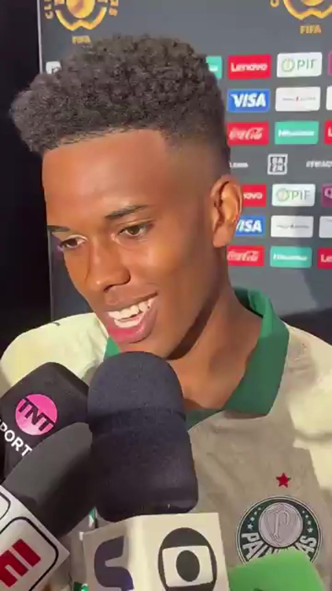 梅吹新吹法埃斯特旺梅西沖我眨了眨眼我腿都在發(fā)抖